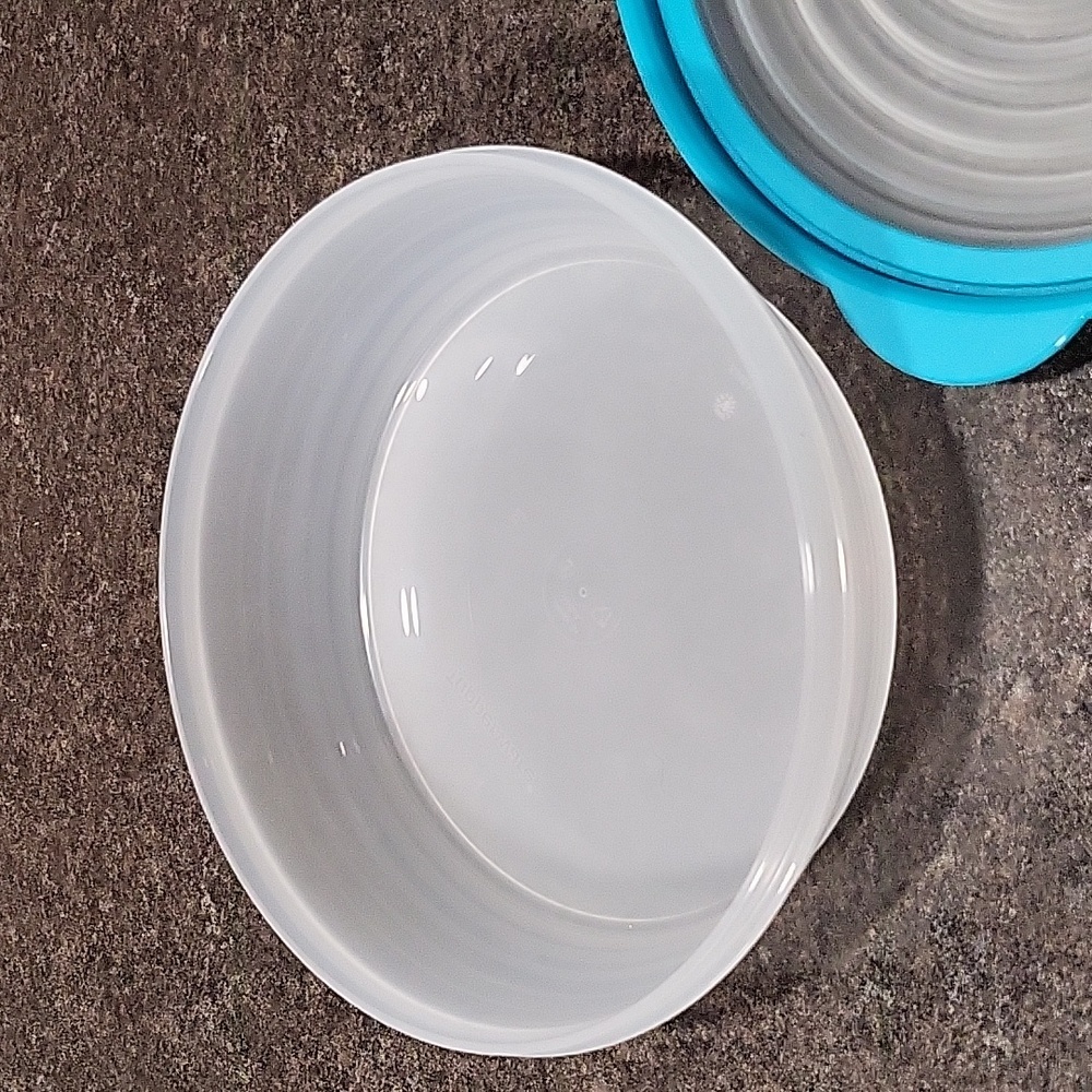 Tupperware 4- cup Stuffable Container - Picture 3 of 5
